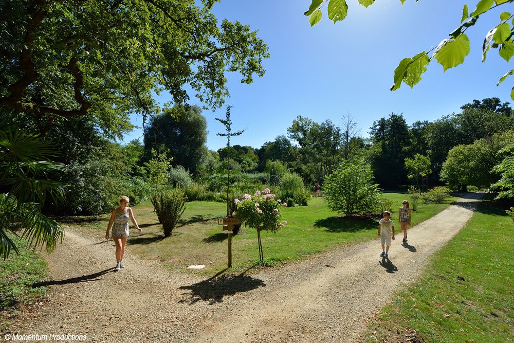 Photo Parc de la Belle à Magne - Location de gîte